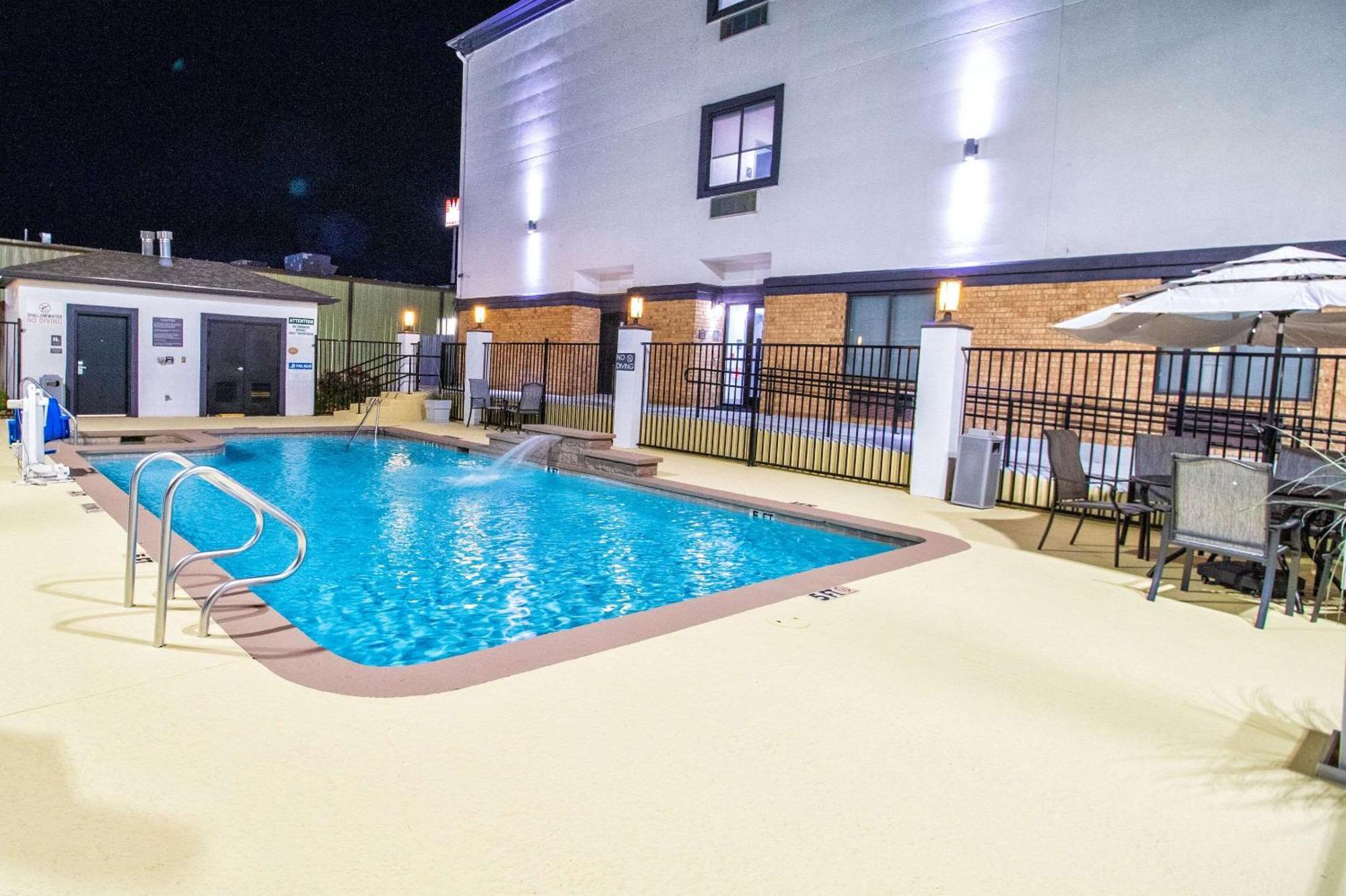Best Western Plus Schulenburg Inn & Suites Esterno foto