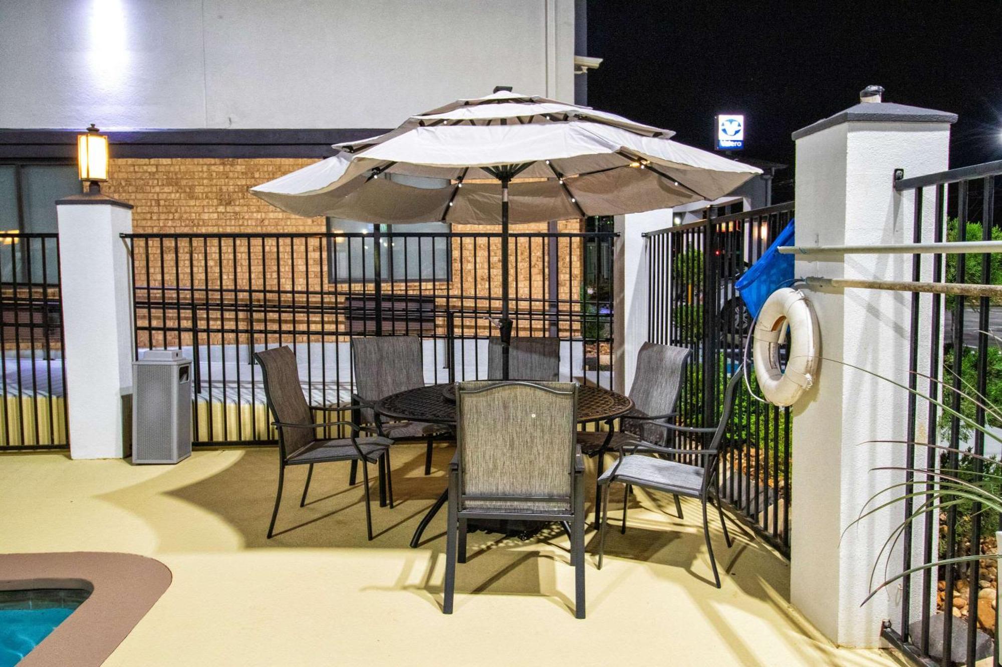 Best Western Plus Schulenburg Inn & Suites Esterno foto