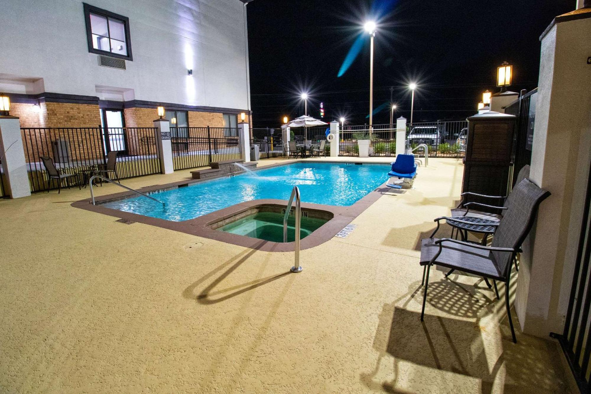 Best Western Plus Schulenburg Inn & Suites Esterno foto