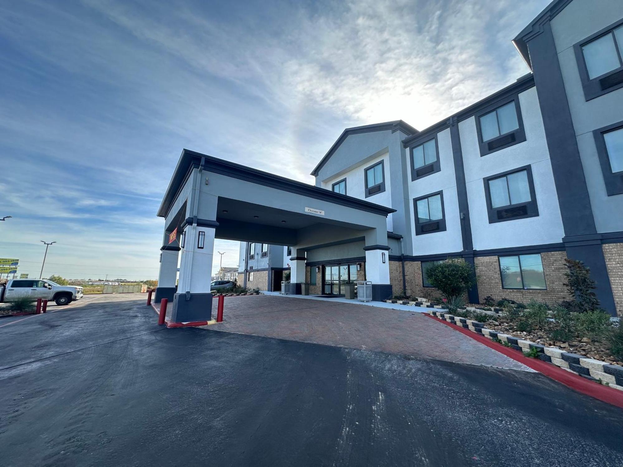 Best Western Plus Schulenburg Inn & Suites Esterno foto